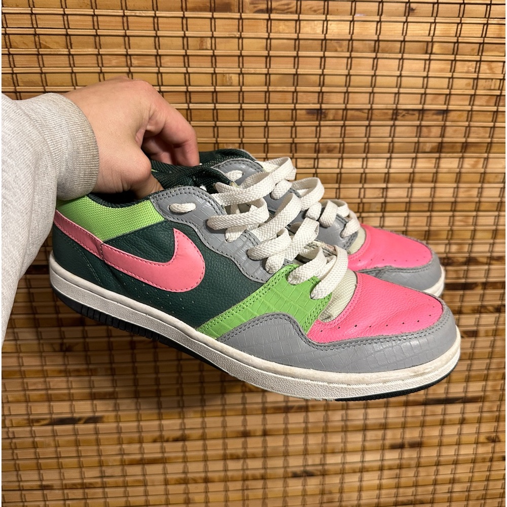 Nike court forces